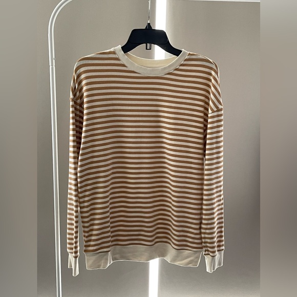 Uniqlo lounge wear PJ SET TOP + BOTTOM. Gently worn. - Picture 4 of 6